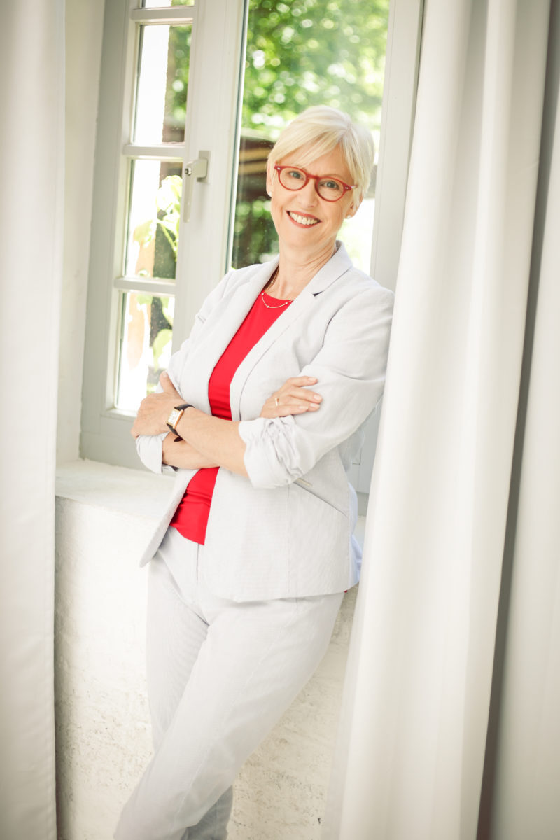 Barbara Bott (Diplom-Psychologin, approbierte Psychotherapeutin, klinische Hypnosetherapeutin)